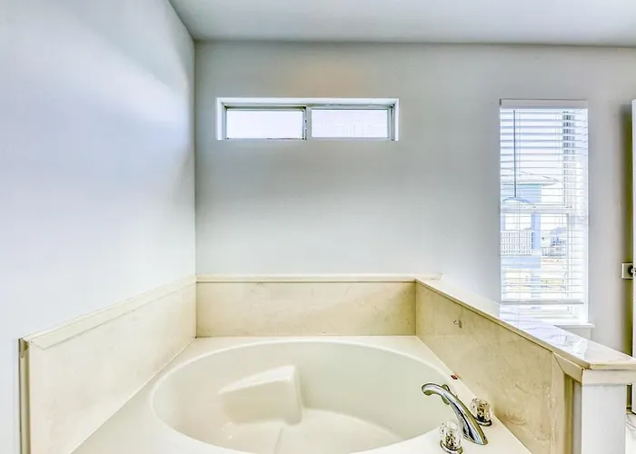 Apartment For Fox Sake - Freshly Remodeled 6br/6ba With A Pool!