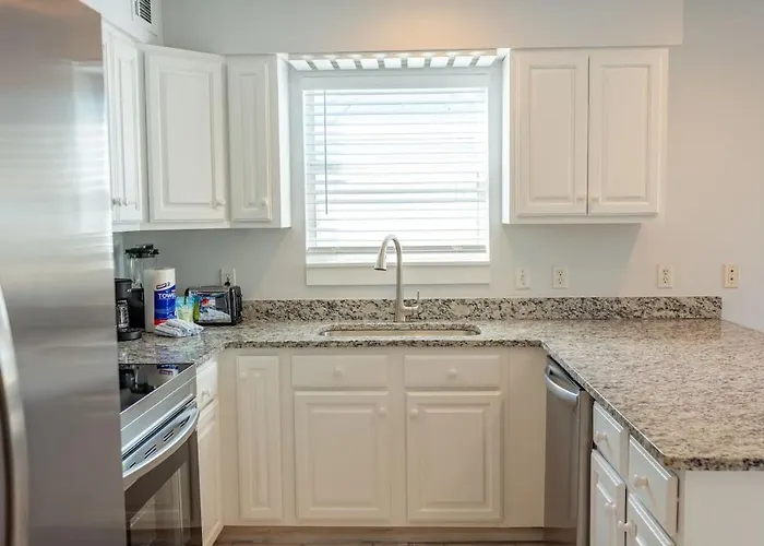 For Fox Sake - Freshly Remodeled 6br/6ba With A Pool! Apartment