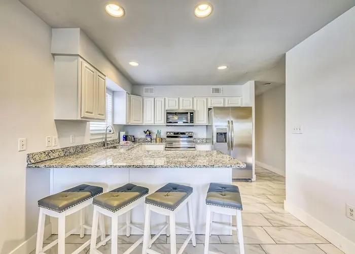 For Fox Sake - Freshly Remodeled 6br/6ba With A Pool! Gulf Shores