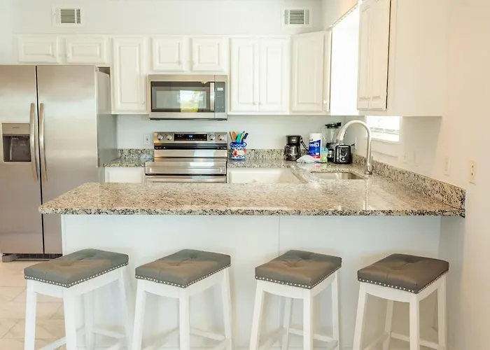 Apartment For Fox Sake - Freshly Remodeled 6br/6ba With A Pool!